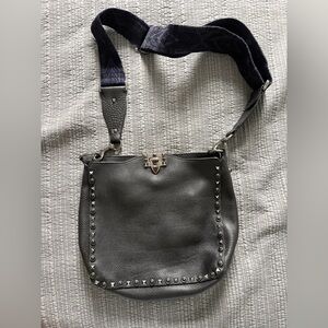 Valentino Garavani Noir Pebbled Leather Rockstud Crossbody Bag - Black